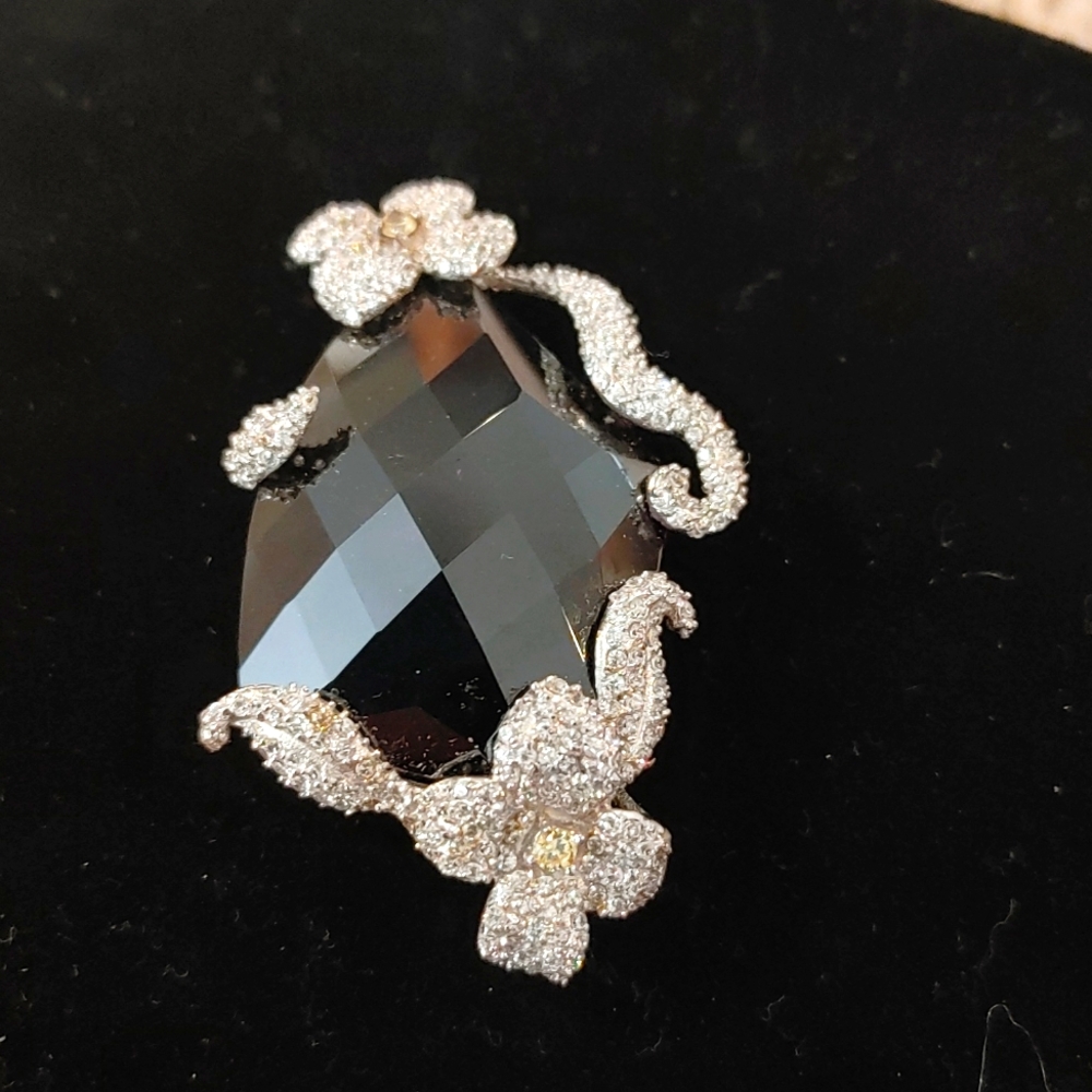 Exquisite extravagant Purple. Gem Stone with Flower sparkling accent case